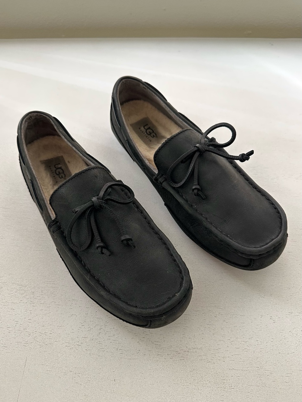 UGG chester driving moccasin men’s 8 black leather wool lined slipper loafer